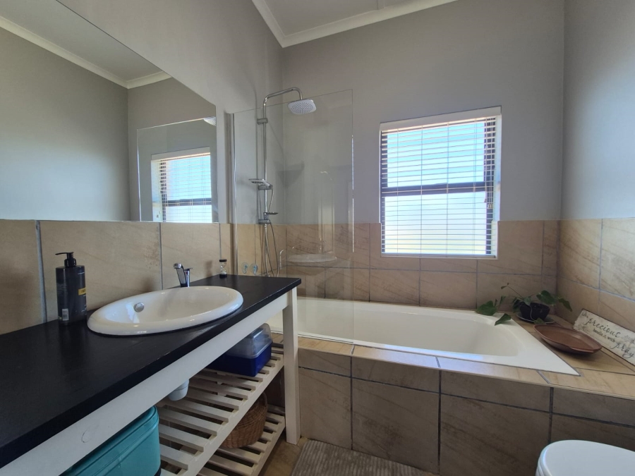 4 Bedroom Property for Sale in Fairway Heights Western Cape